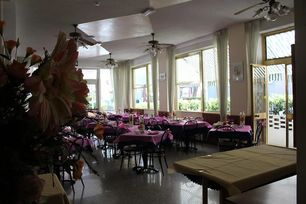 Hotel Rina Misano Adriatico 2*,  Itália